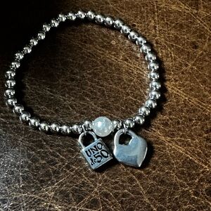Beaded silver tone with pearl and heart charm bracelet with silver tone toe ring